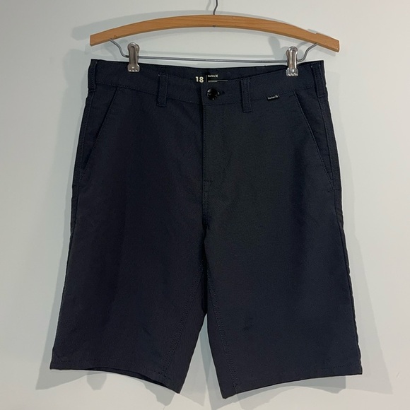 HURLEY Boys 18 H2O-DRI Flat Front Walk Shorts Hybrid Board Shorts Gray Black EUC - Picture 1 of 6